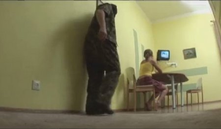 Вор подкрался сзади и совершил насилие