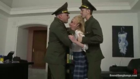 Девку насилую в военкомате за брата