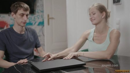 Красотка соблазнила парня в домашней обстановке